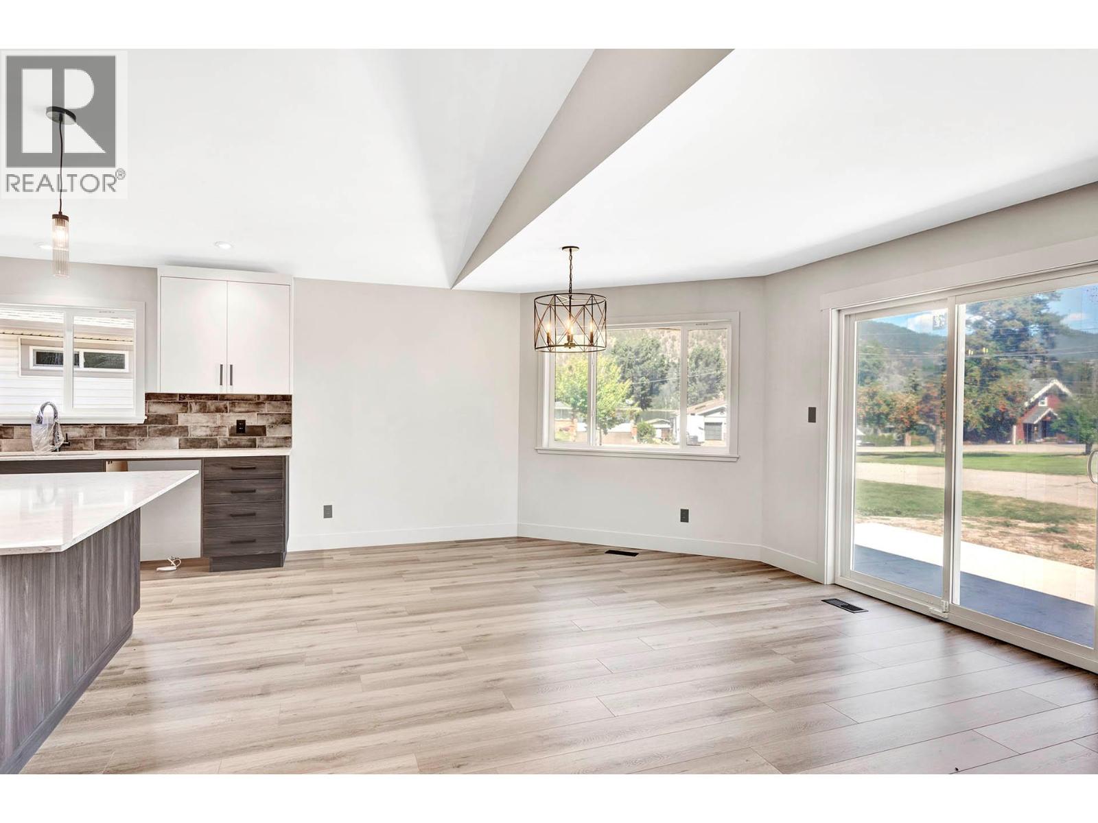 #27 312 ARBUTUS Street - 8