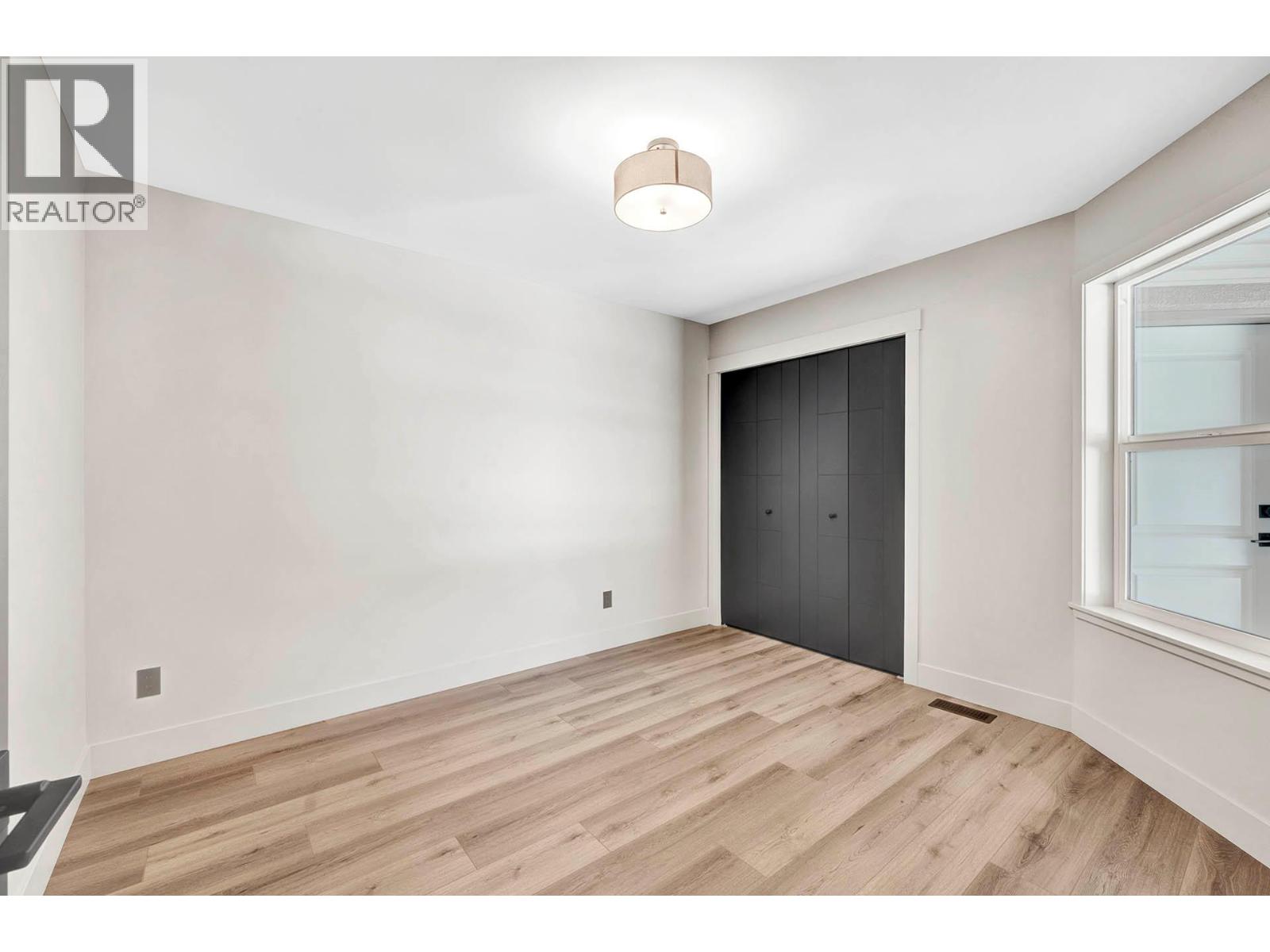 #27 312 ARBUTUS Street - 22