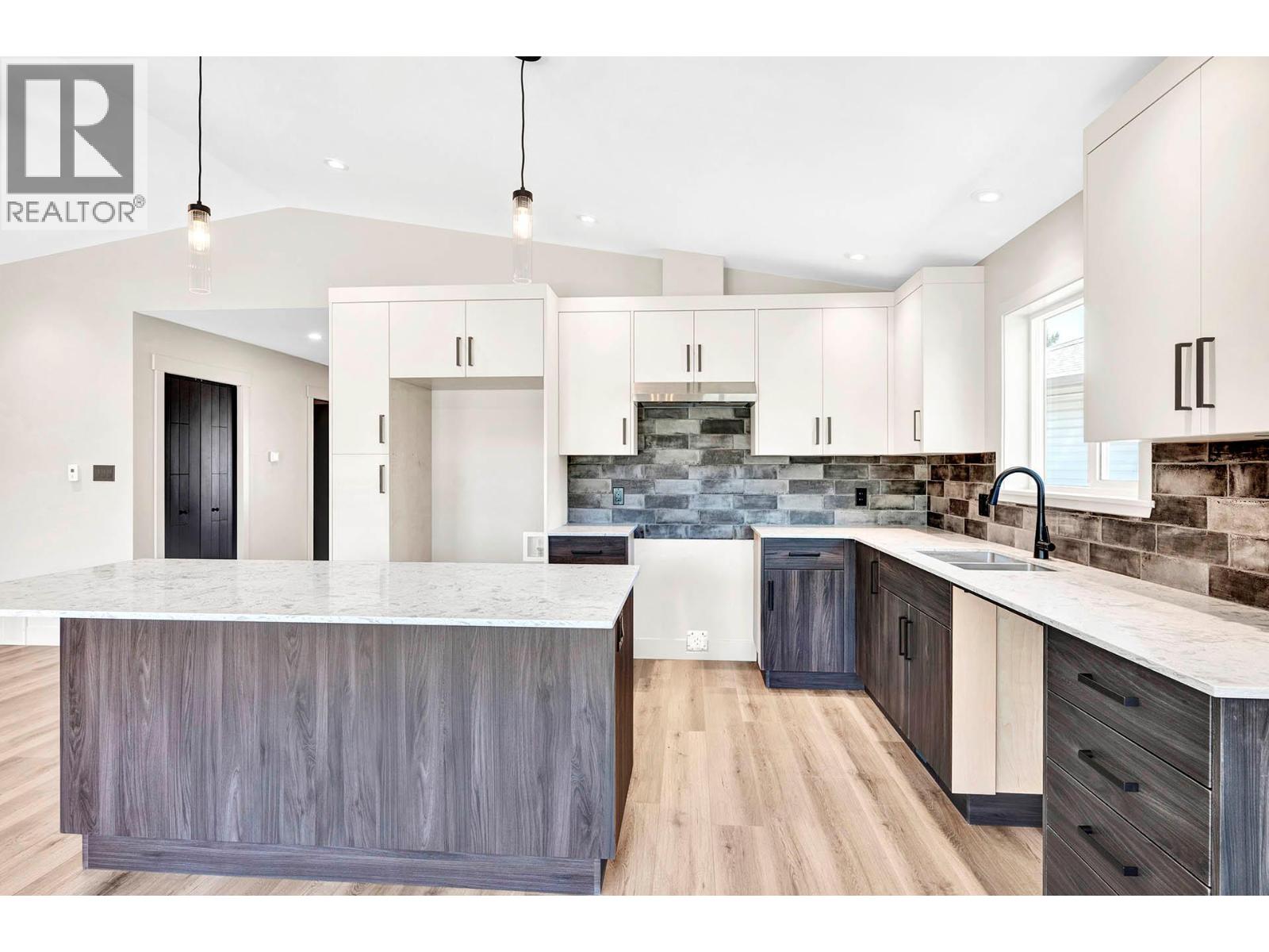#27 312 ARBUTUS Street - Image 9