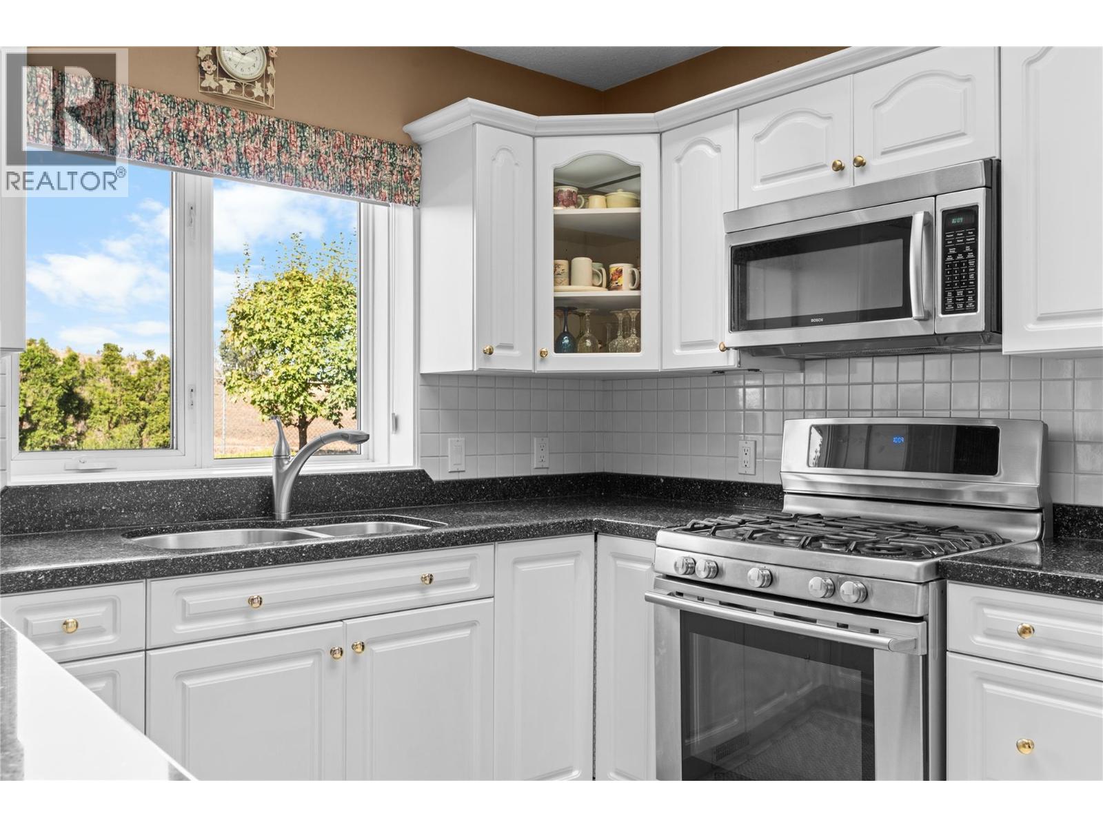 216 Country Estate Drive, Vernon