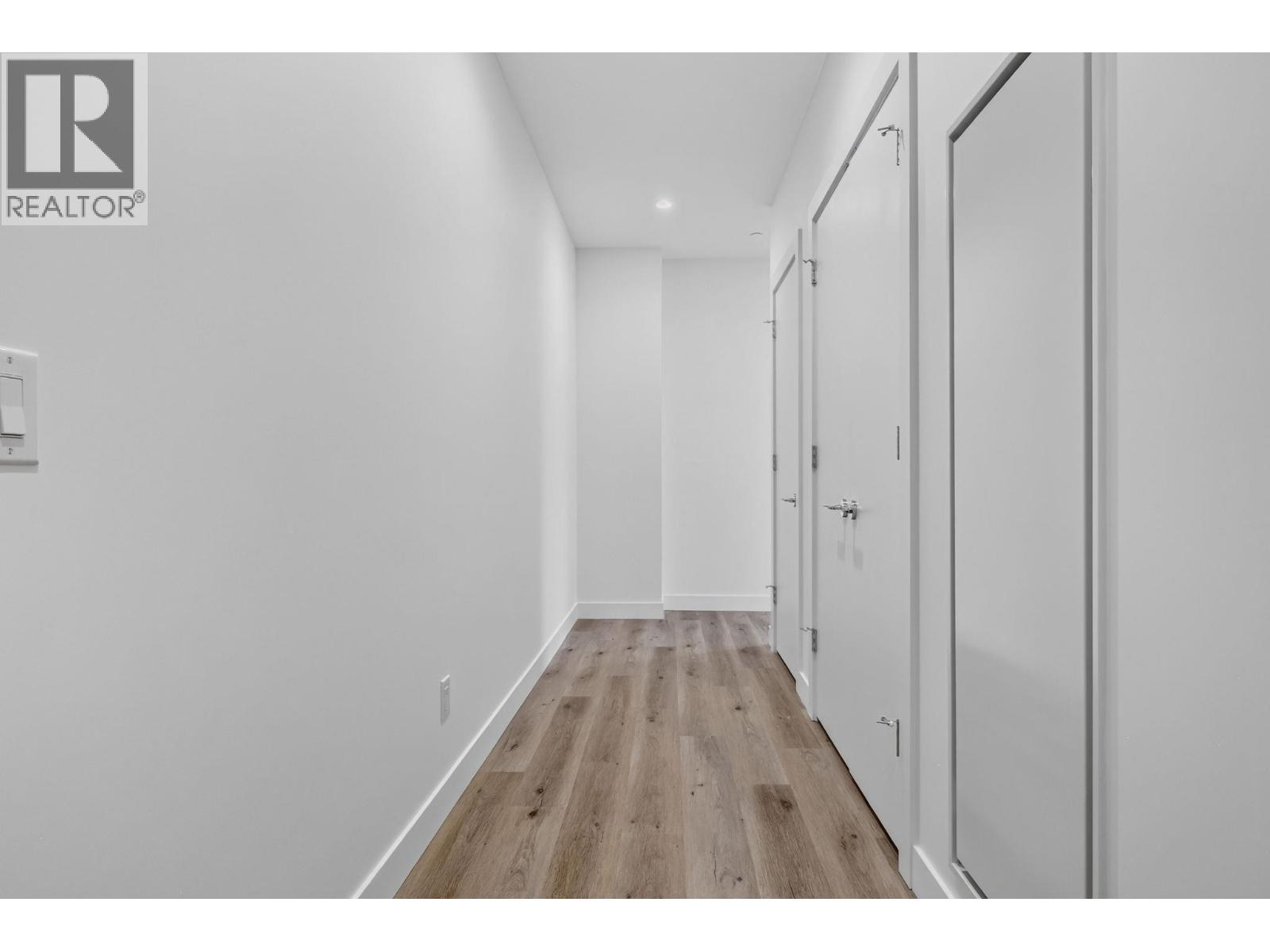 #1303 3300 Lakeshore Road - 26