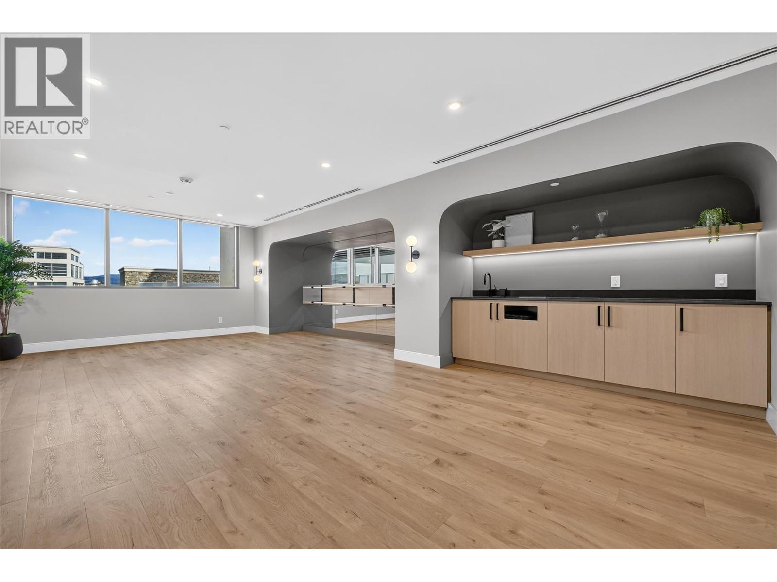 #1303 3300 Lakeshore Road - 45