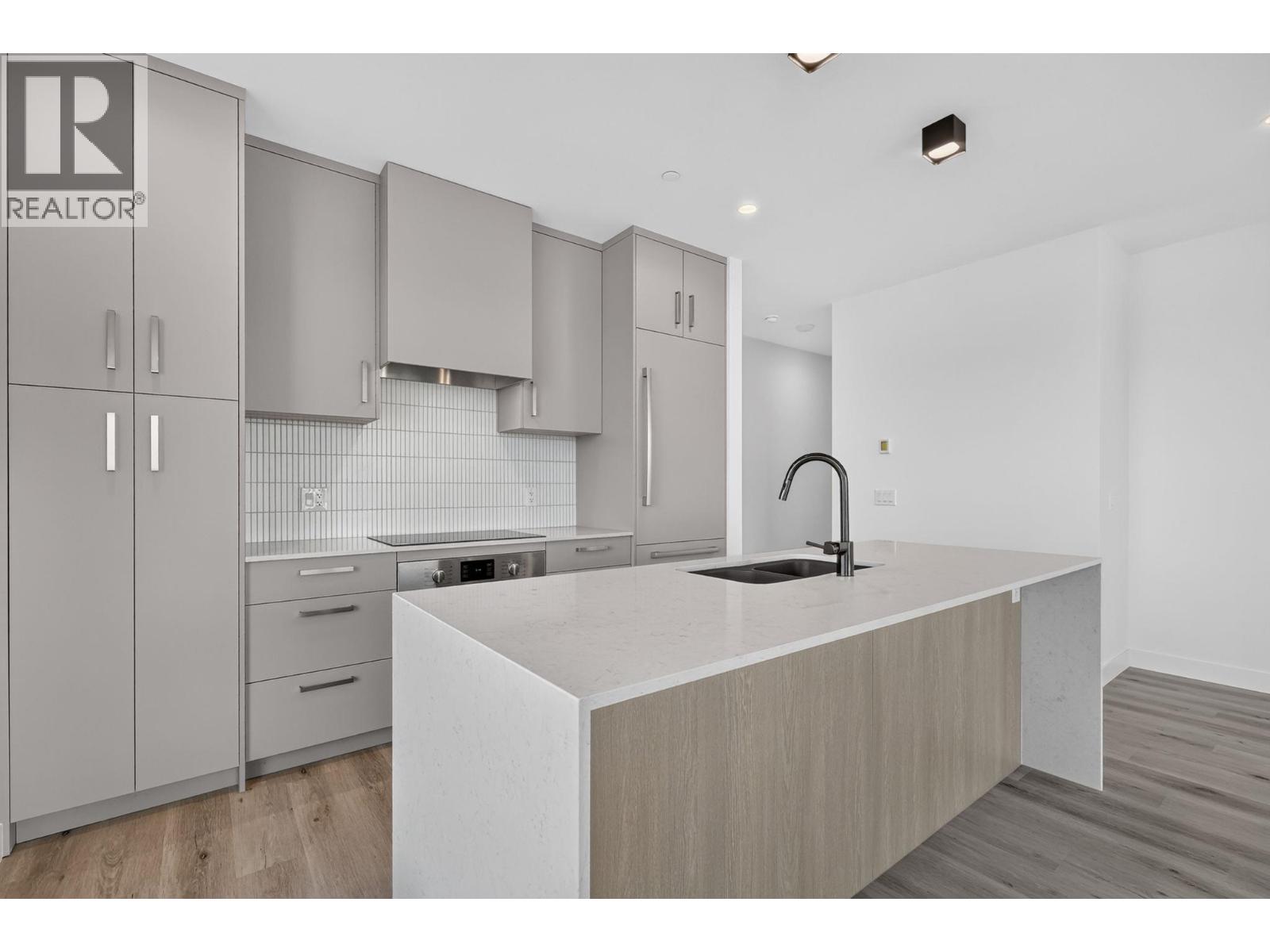 #1303 3300 Lakeshore Road - 5