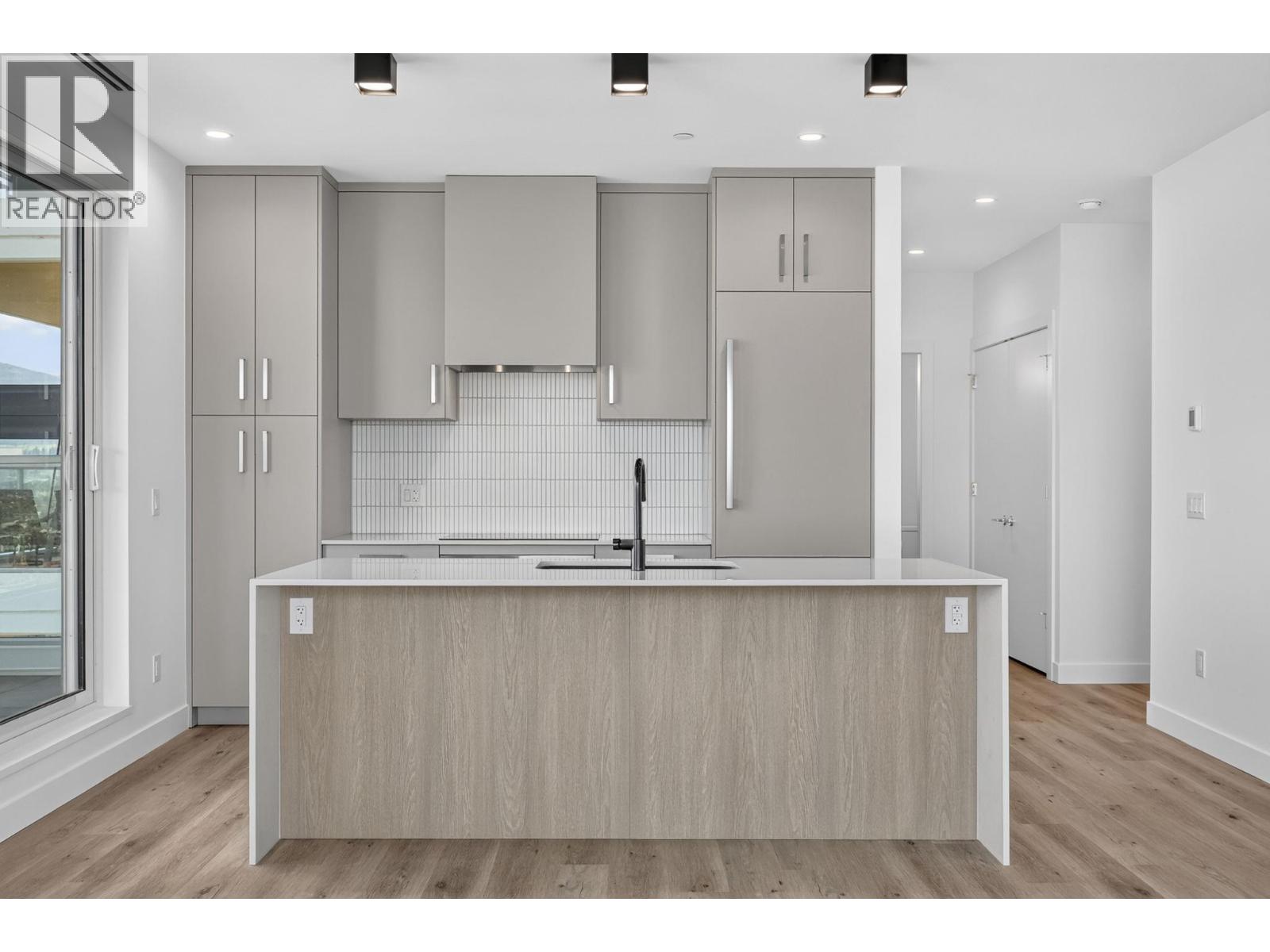 1303 3300 Lakeshore Road, Kelowna