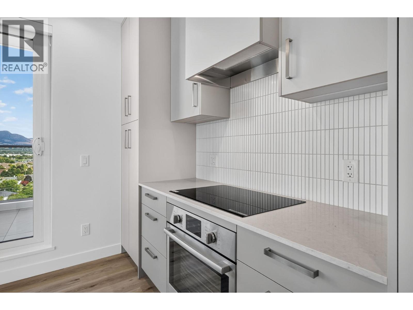 #1303 3300 Lakeshore Road - 9