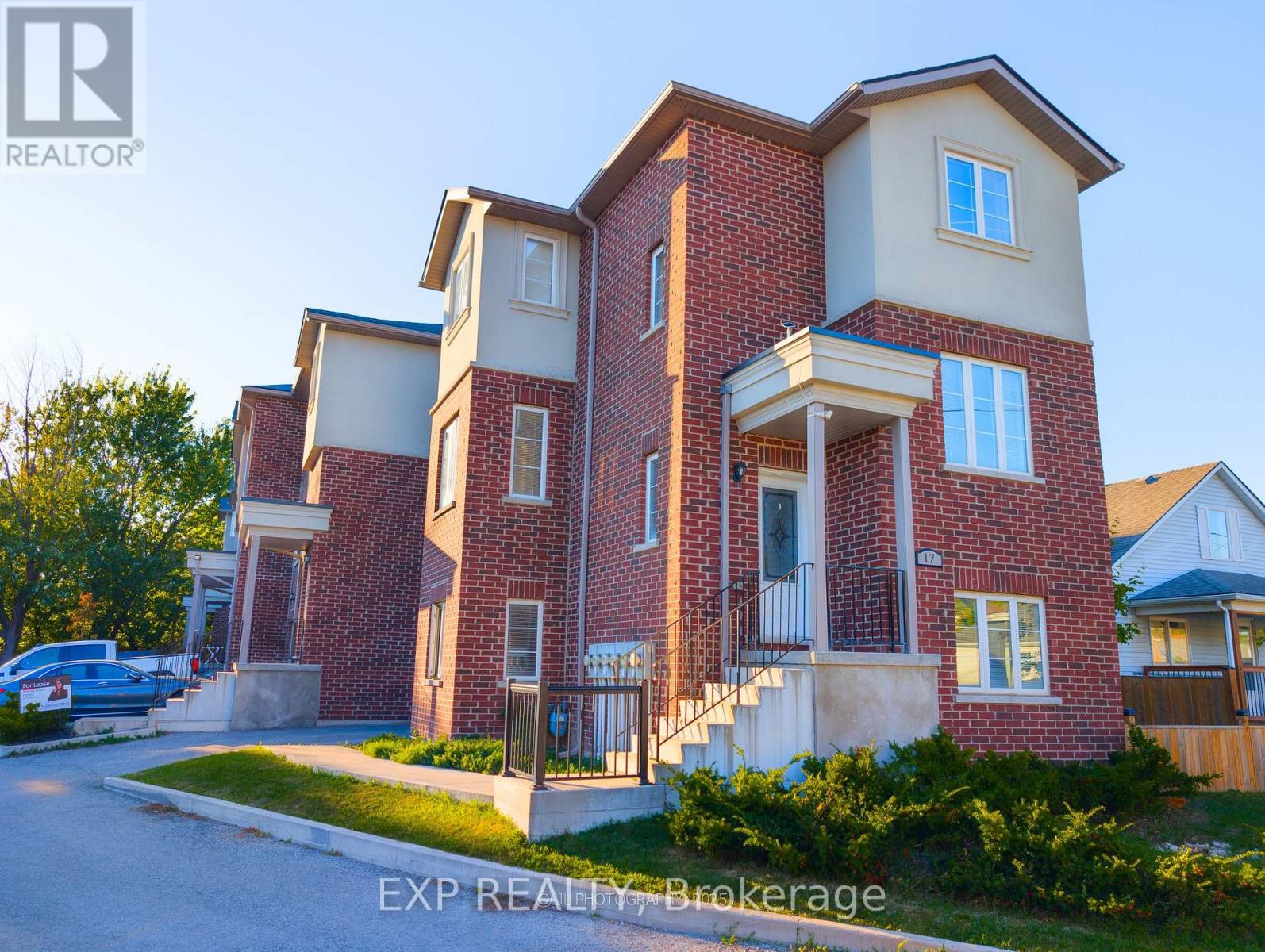 5 - 17 EAST STREET, St. Catharines (E. Chester) — photo 1