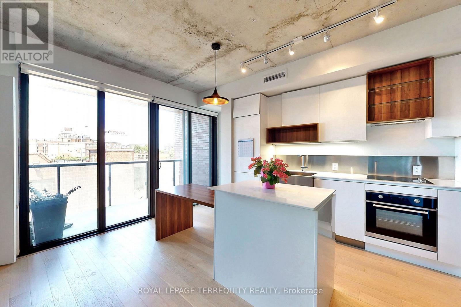#413 383 Sorauren Avenue, Toronto (Roncesvalles), Ontario, M6R0A4, Toronto (Roncesvalles), Ontario — photo 2 of 5