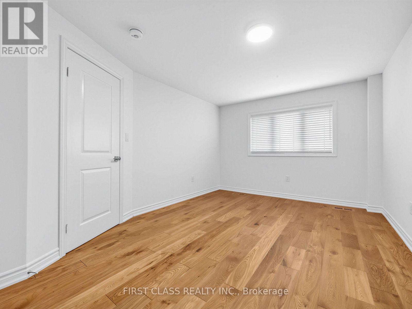 #UNIT 7 11 PLAISANCE ROAD - 21