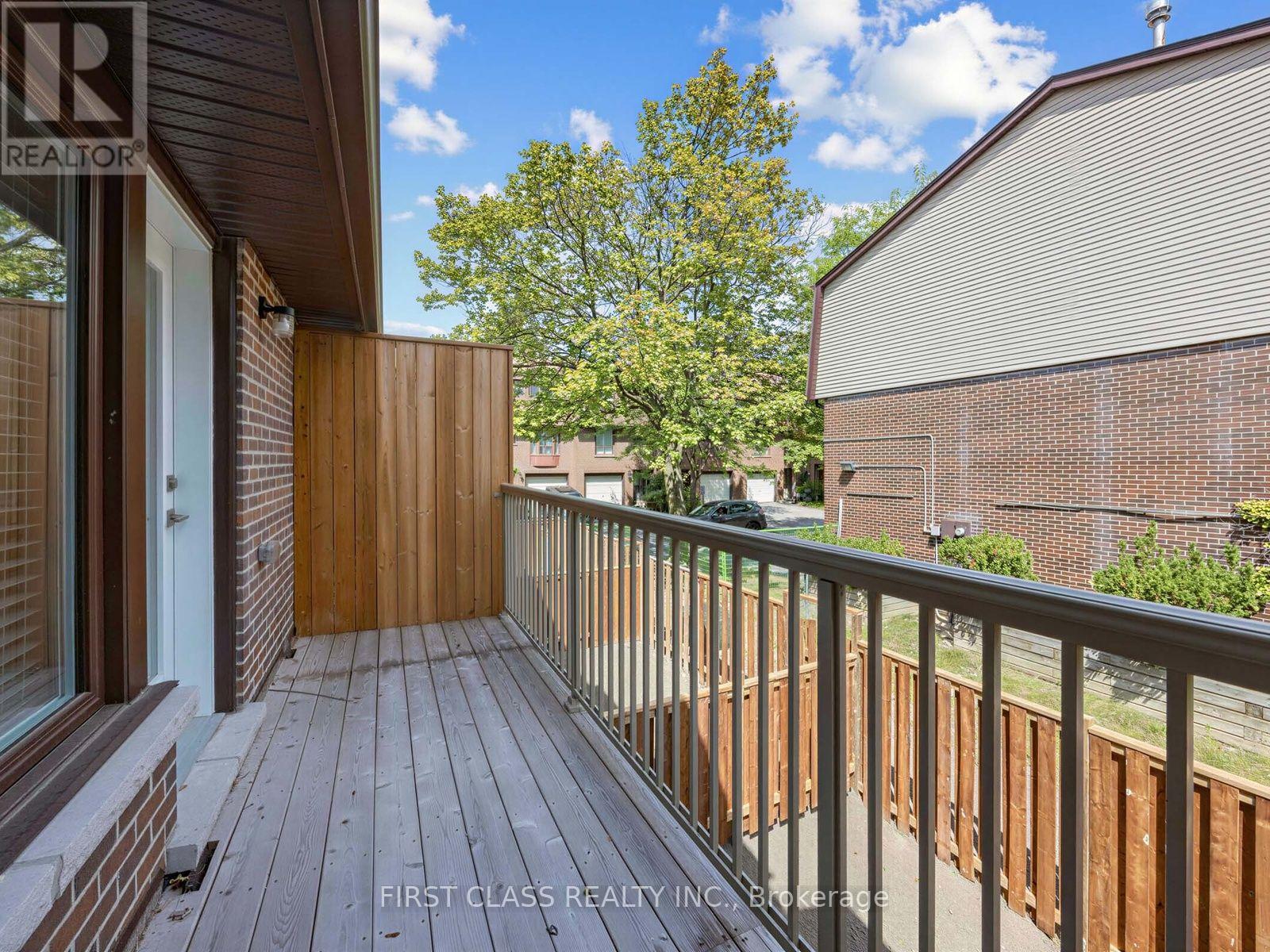#UNIT 7 11 PLAISANCE ROAD - 18