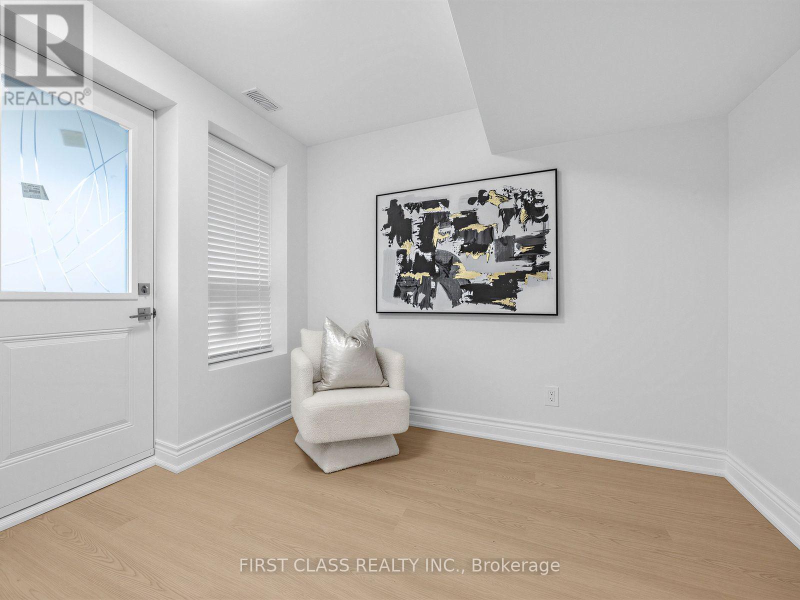 #UNIT 7 11 PLAISANCE ROAD - 30