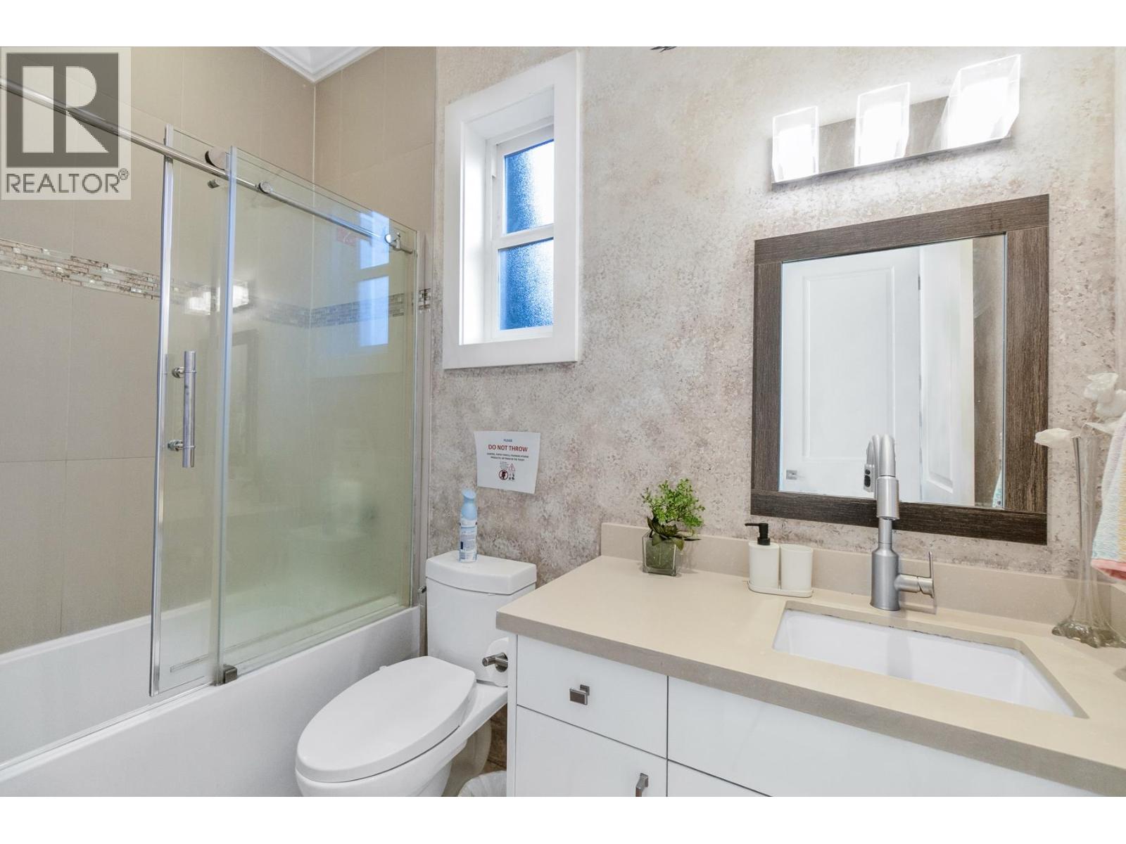 512 W 23RD STREET, North Vancouver