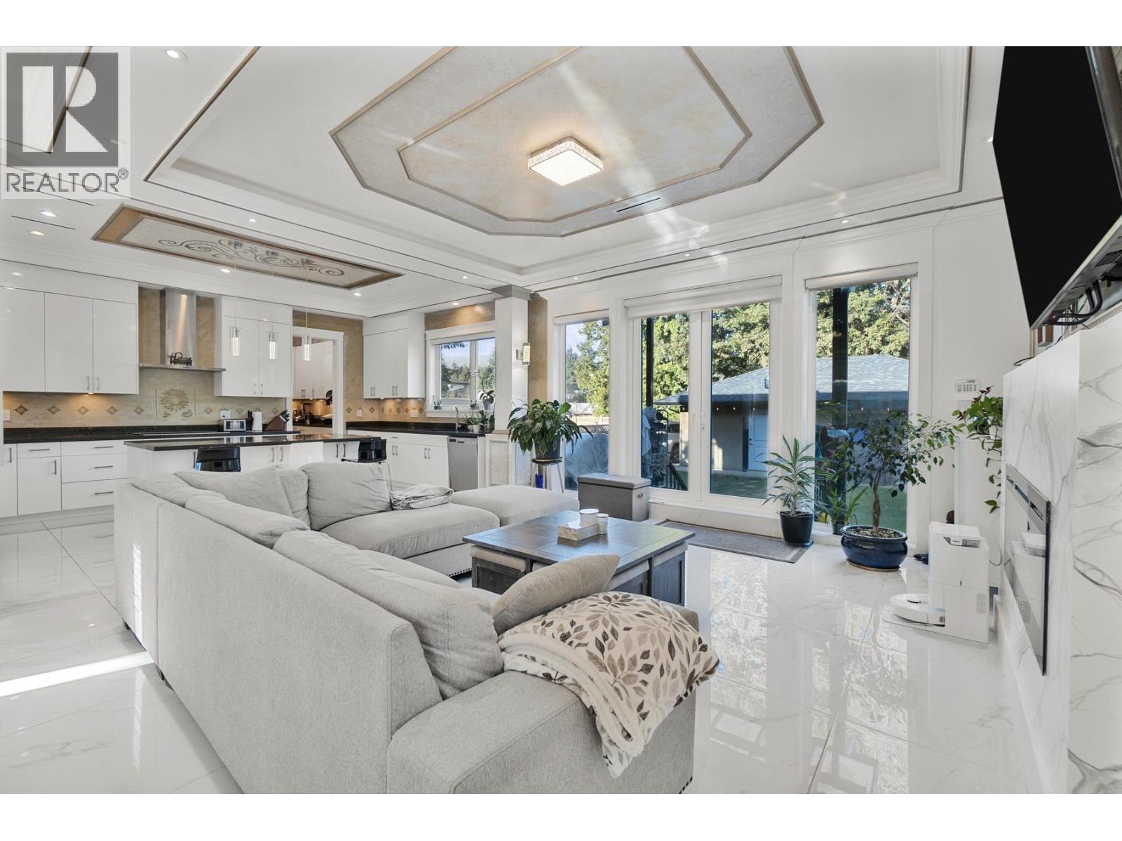 512 W 23RD STREET, North Vancouver