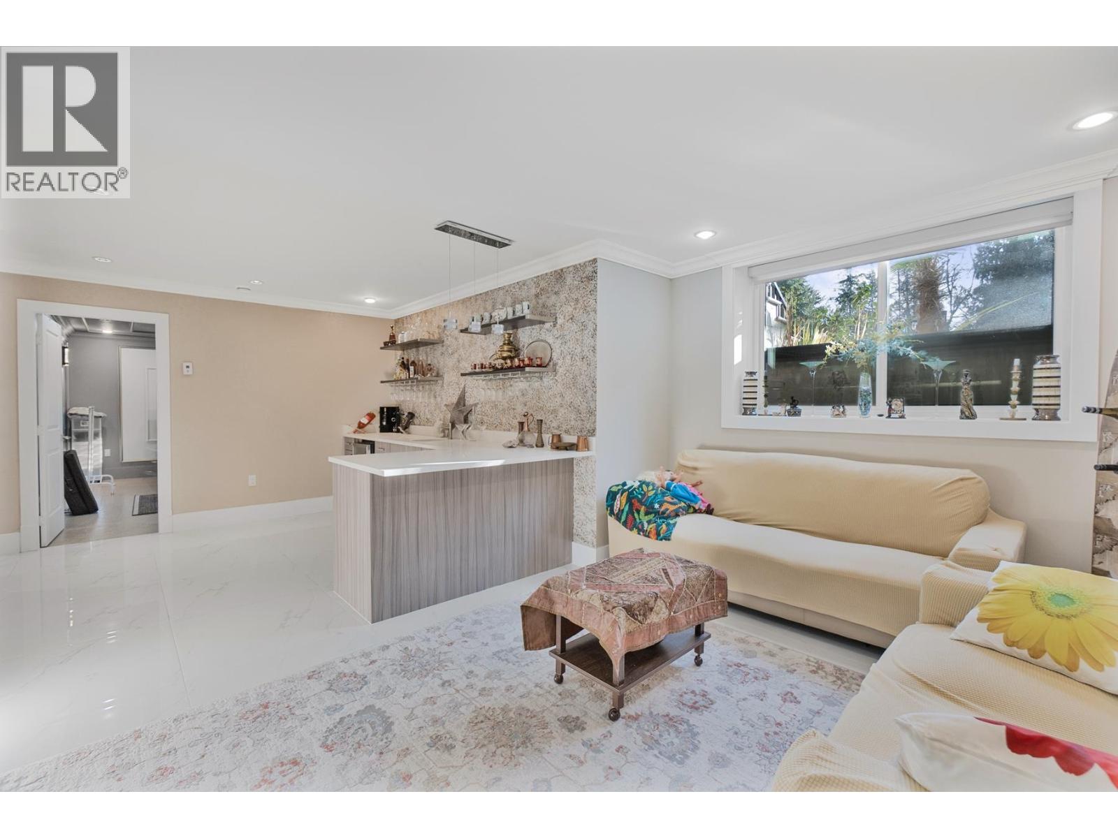 512 W 23RD STREET, North Vancouver