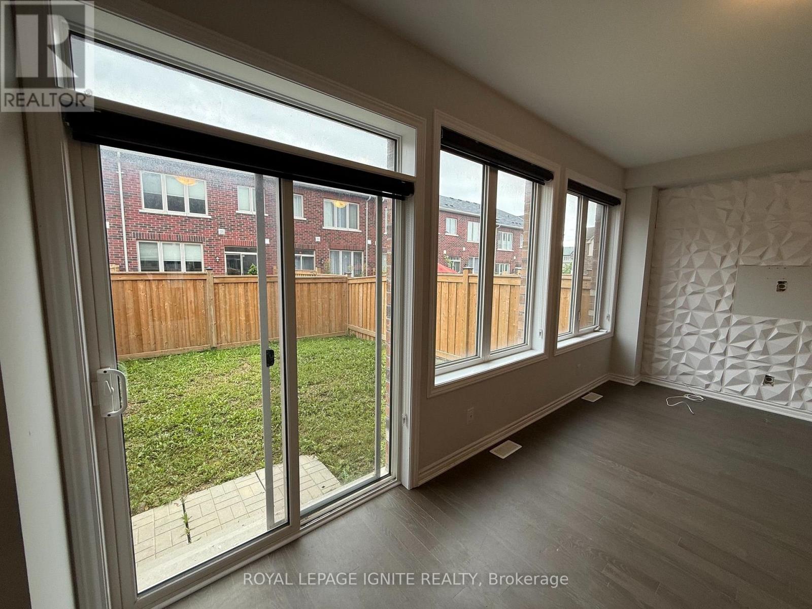 25 Sutcliffe Dr Drive, Whitby (Rolling Acres), Ontario, L1R0R2, Whitby (Rolling Acres), Ontario — photo 3 of 5