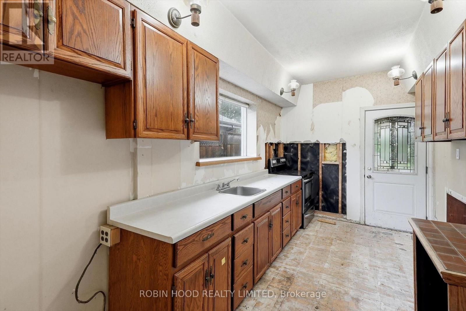 8 PANDORA CIRCLE - Image 10