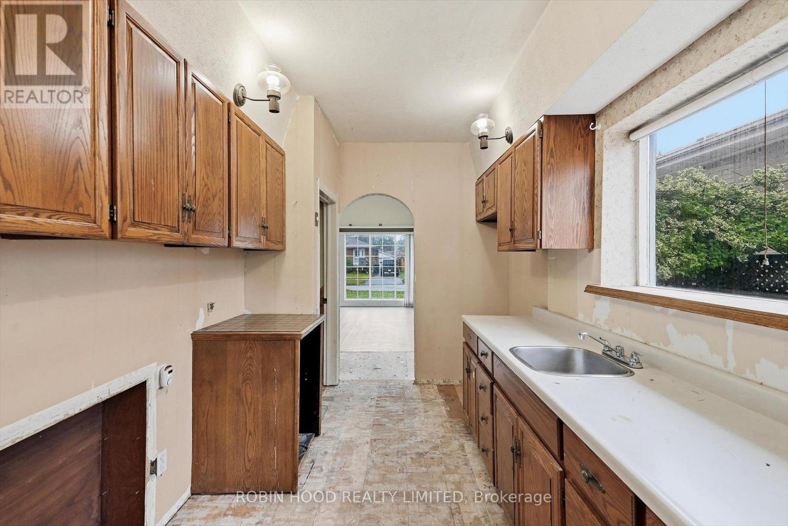 8 PANDORA CIRCLE - Image 12