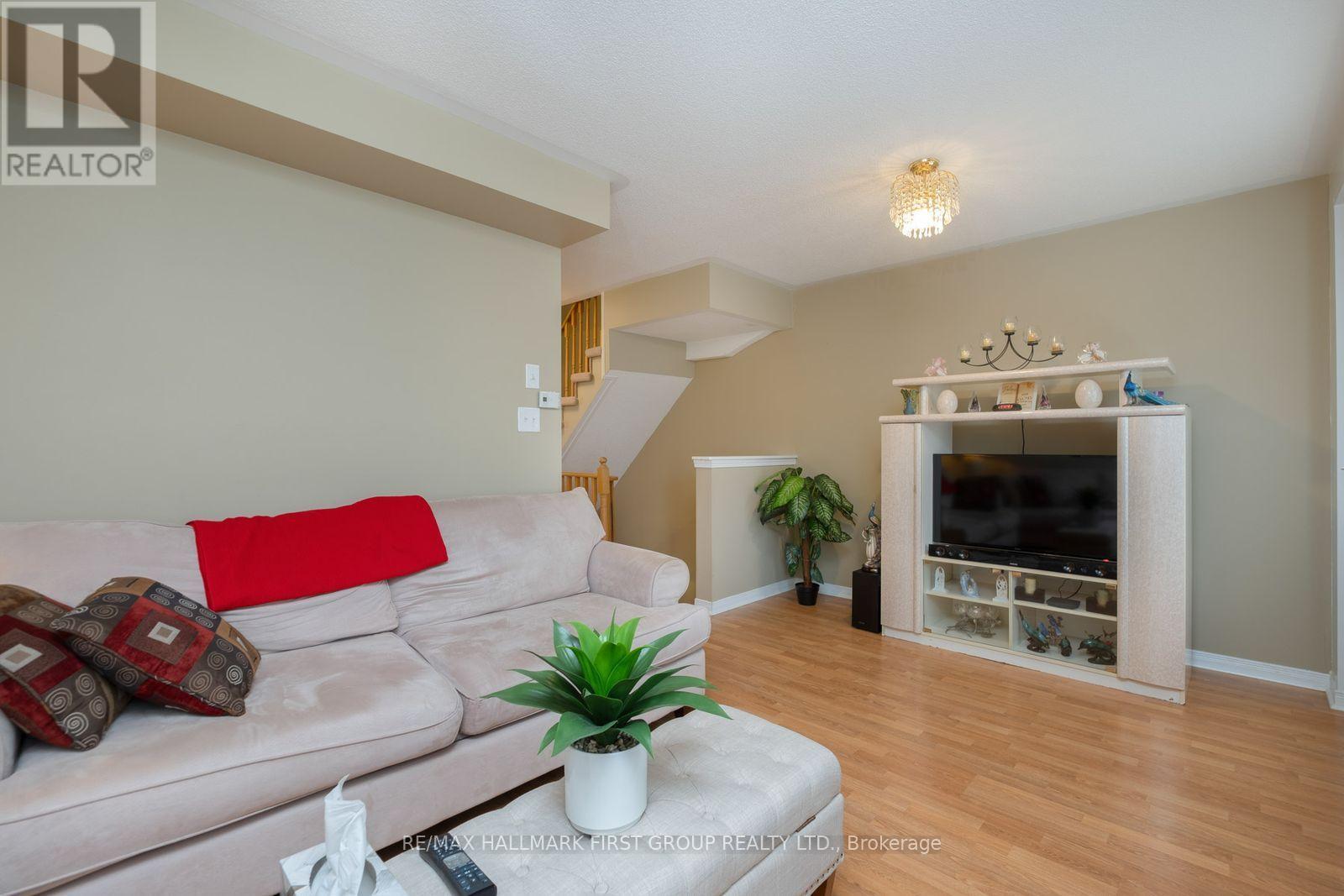 #61 1850 KINGSTON ROAD - 11