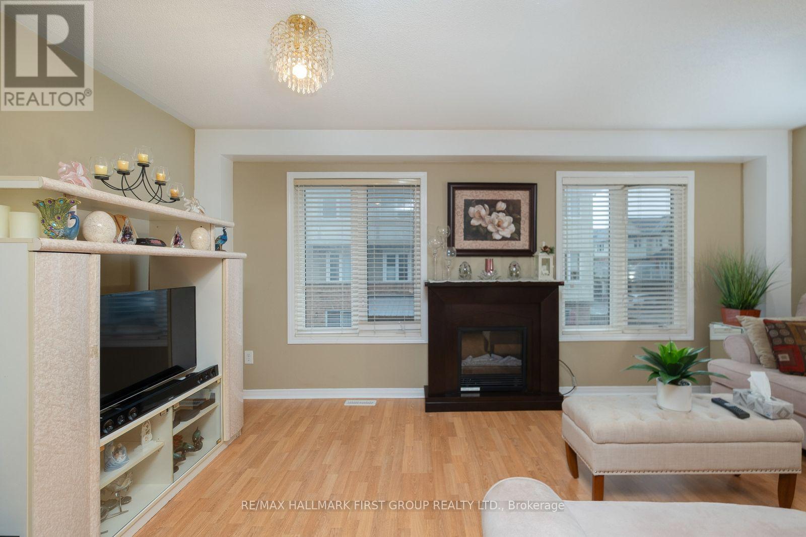 #61 1850 KINGSTON ROAD - 12