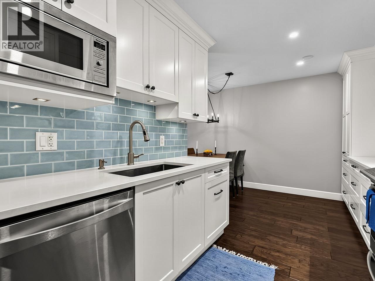#205 150 5TH Street, North Vancouver, British Columbia, V7L1L5, North Vancouver, British Columbia — photo 3 of 5