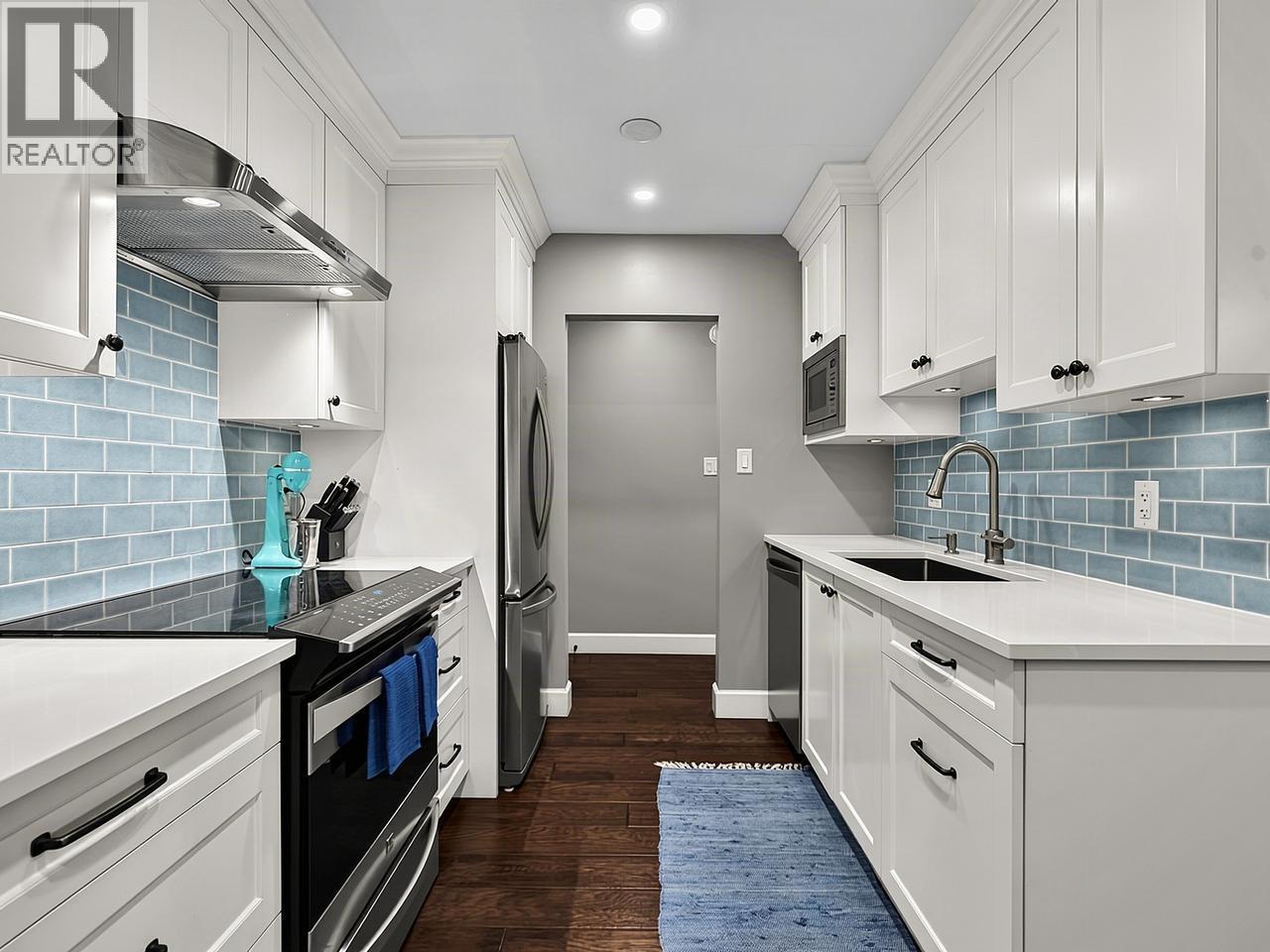 #205 150 5TH Street, North Vancouver, British Columbia, V7L1L5, North Vancouver, British Columbia — photo 4 of 5
