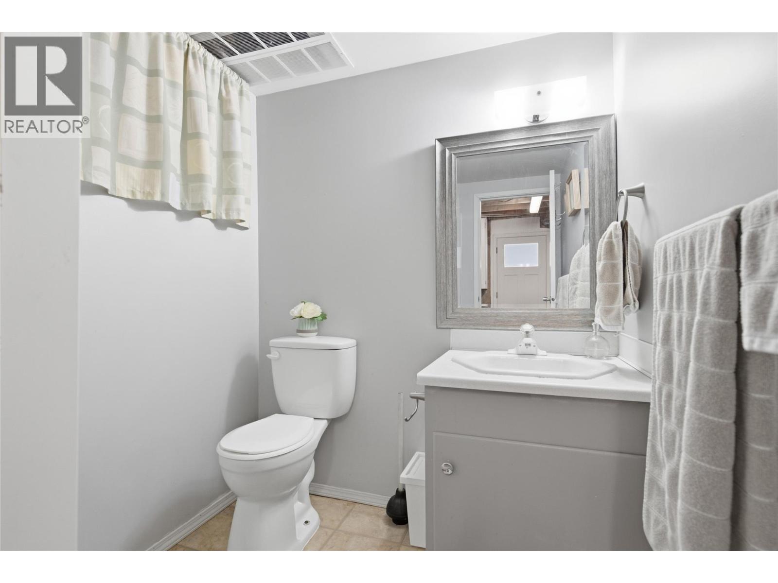 2463 Reid Avenue - Image 28