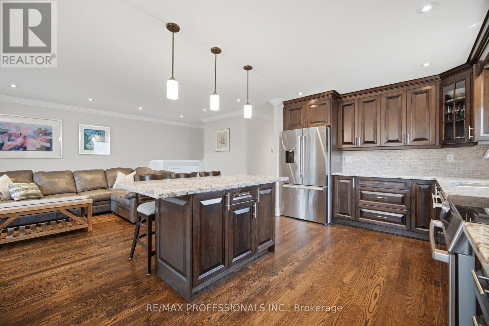 1062 MISSISSAUGA VALLEY BOULEVARD - Image 16