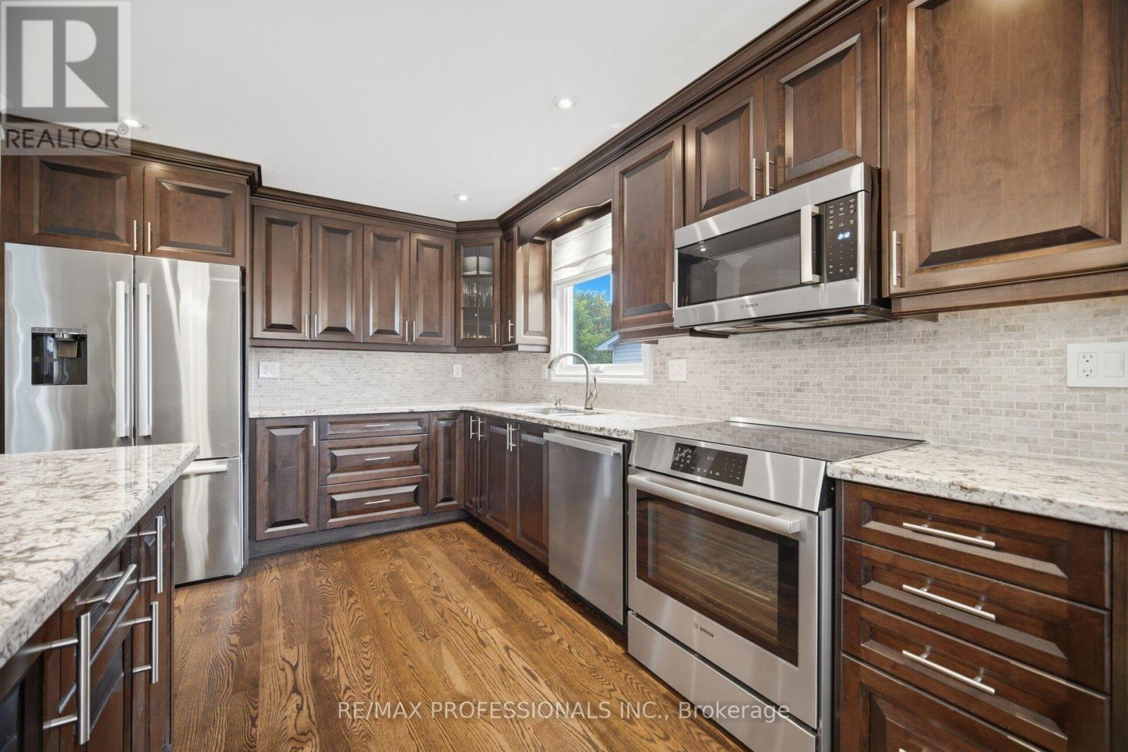 1062 MISSISSAUGA VALLEY BOULEVARD - Image 18