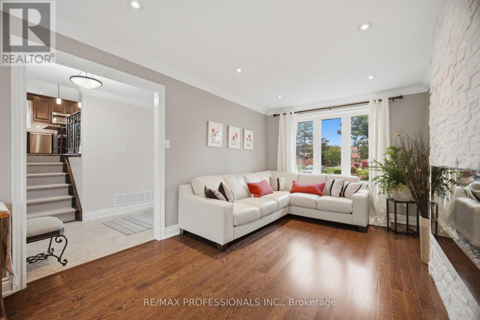 1062 MISSISSAUGA VALLEY BOULEVARD - 30