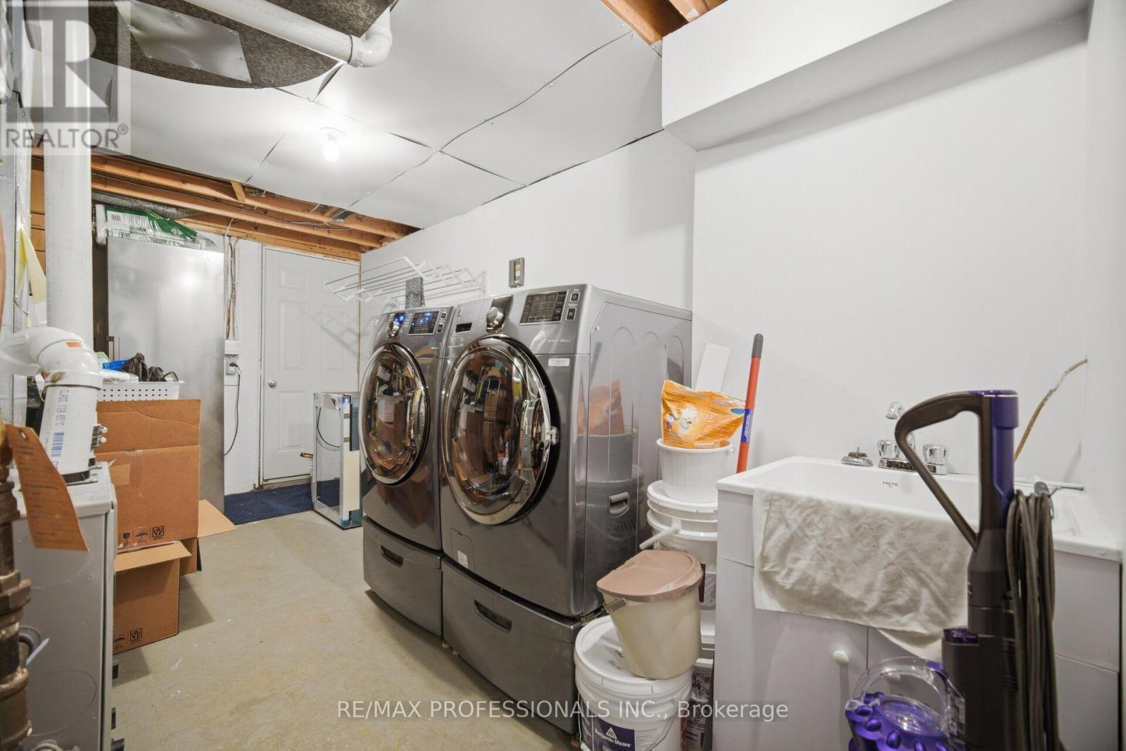 1062 MISSISSAUGA VALLEY BOULEVARD - 43