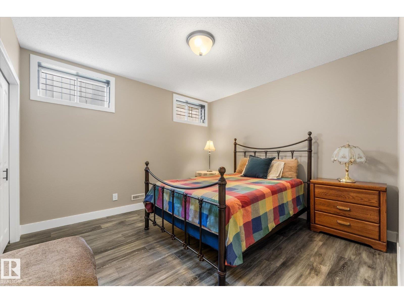 9504 139 AV NW - 53