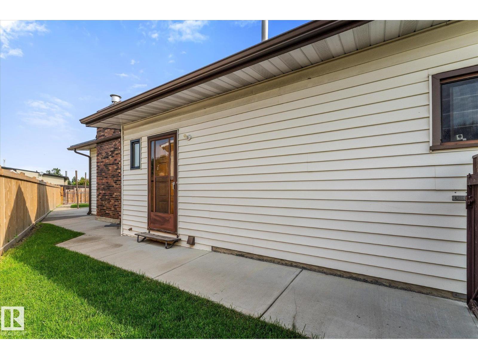 9504 139 AV NW - 67