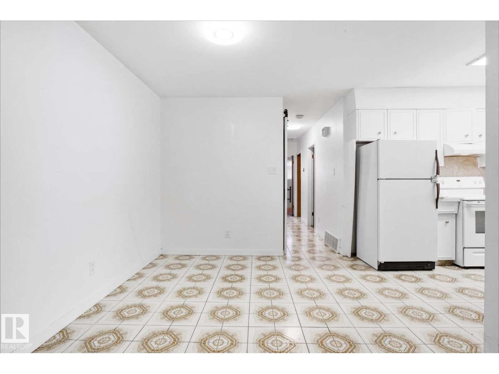 13235 82 ST NW - 4