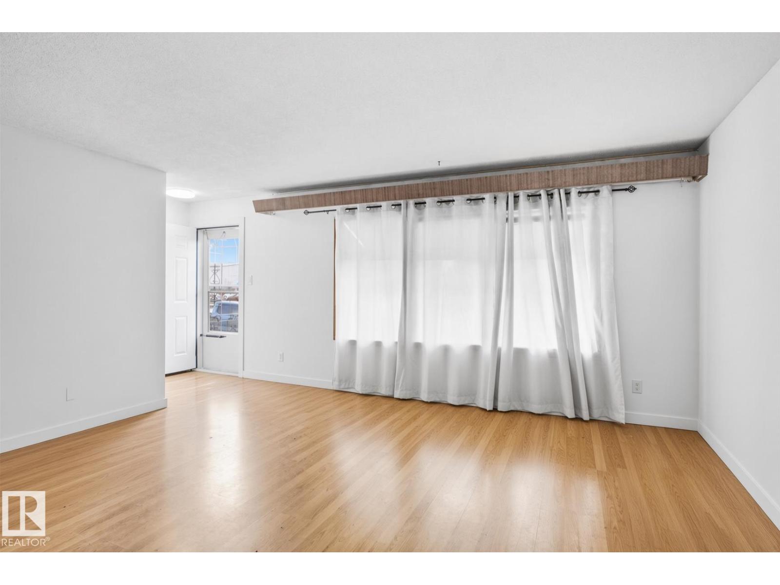 13235 82 ST NW - 6