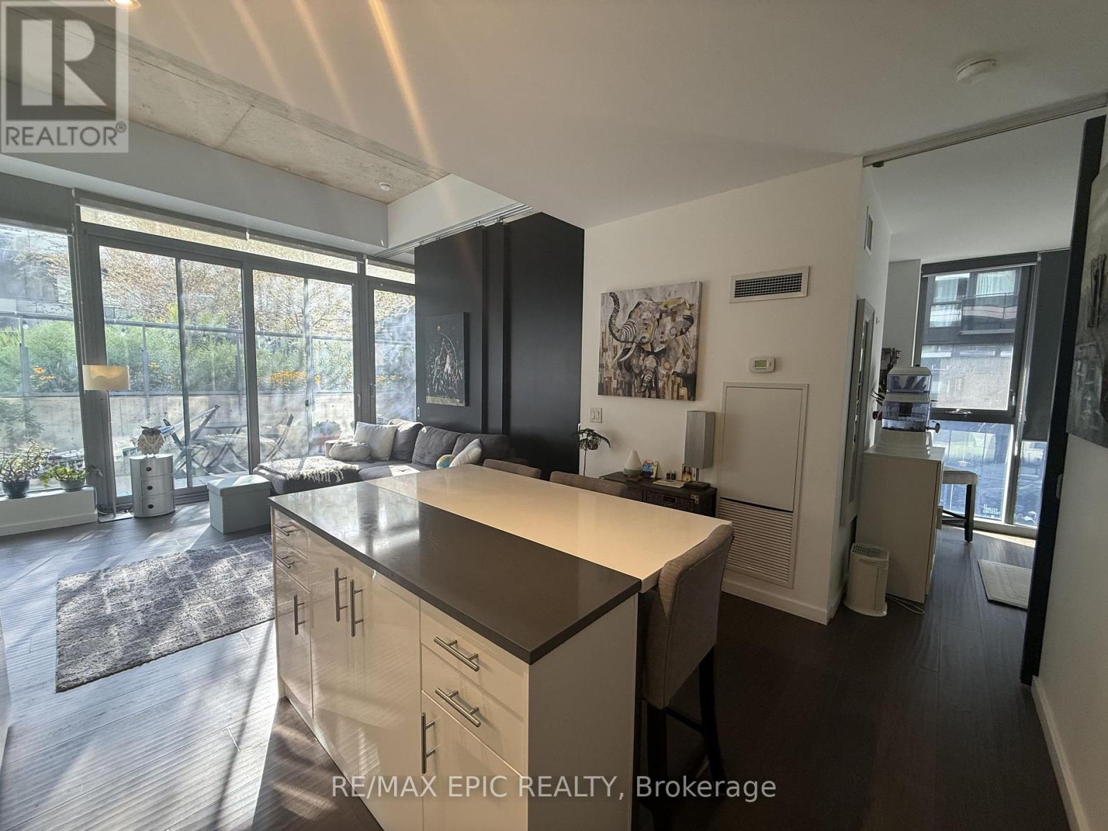 #305 32 Trolley Crescent, Toronto (Moss Park), Ontario, M5A0E9, Toronto (Moss Park), Ontario — photo 4 of 5