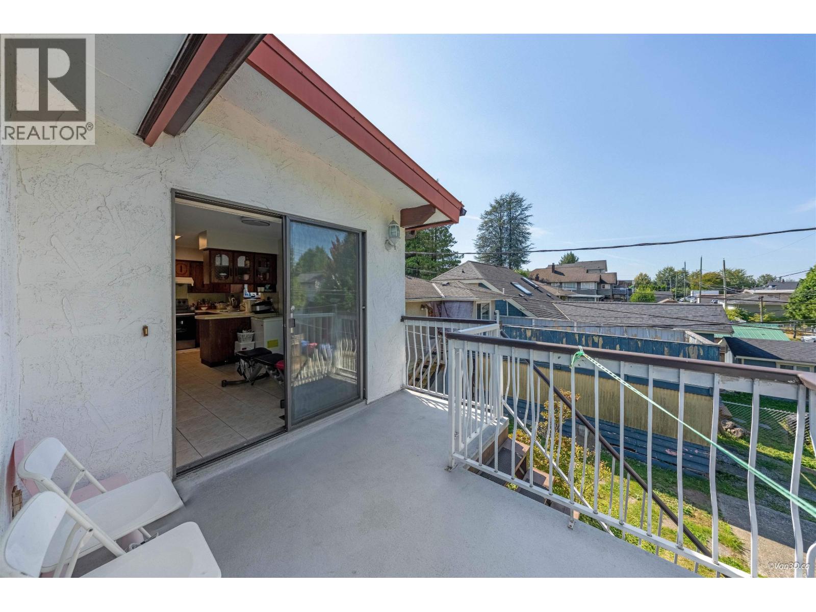 2537 E 27TH AVENUE, Vancouver