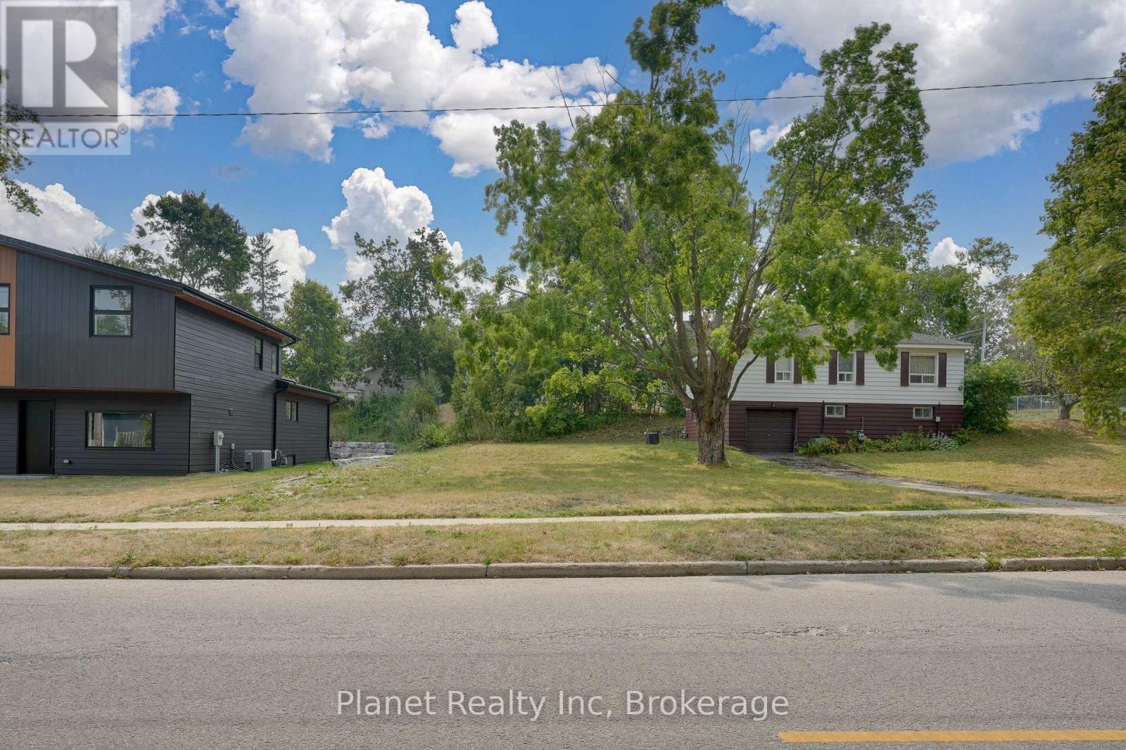 170 Berczy Street, Barrie (Wellington), Ontario, L4M2H2, Barrie (Wellington), Ontario — photo 2 of 5