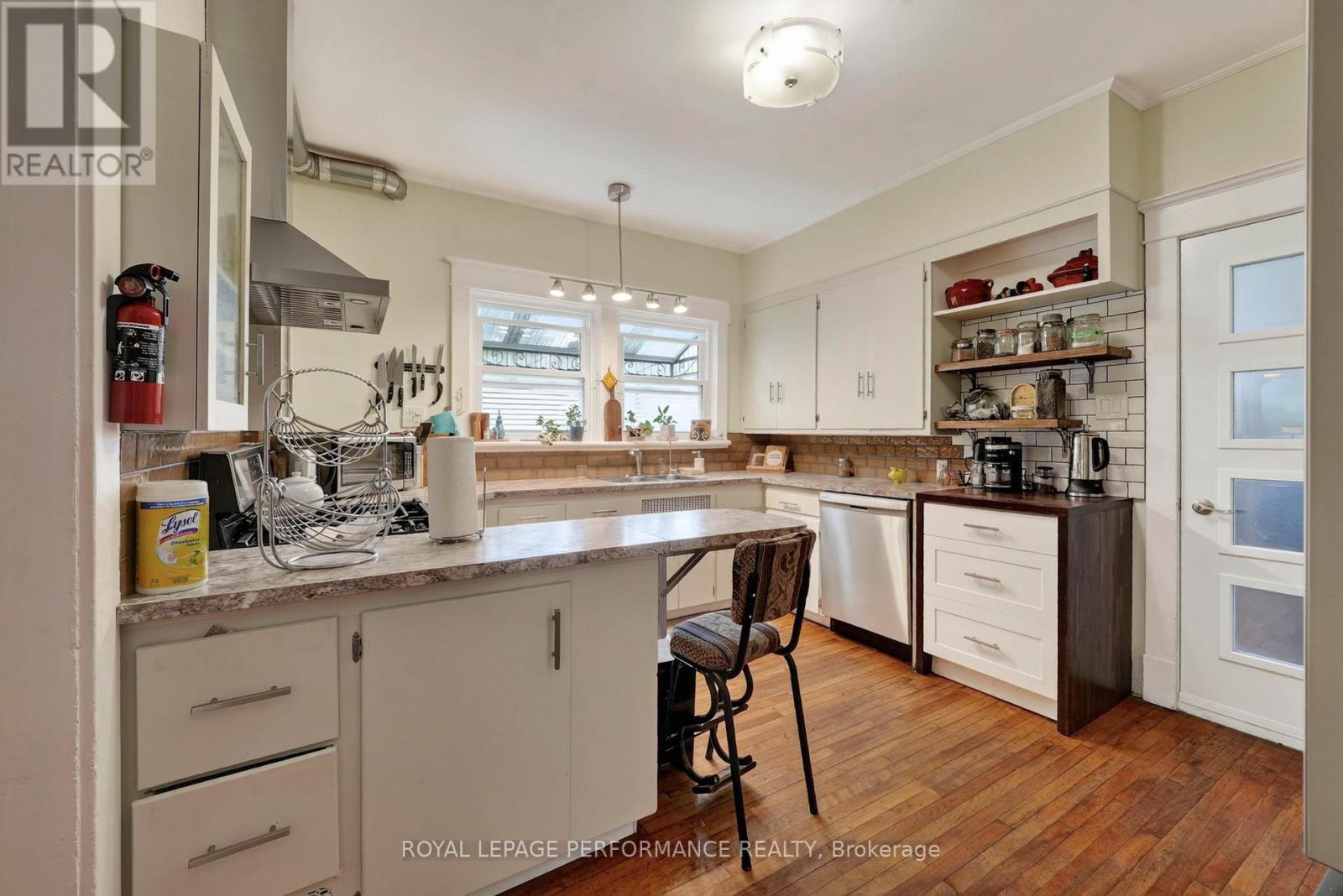 114 GLOUCESTER STREET N - Image 13