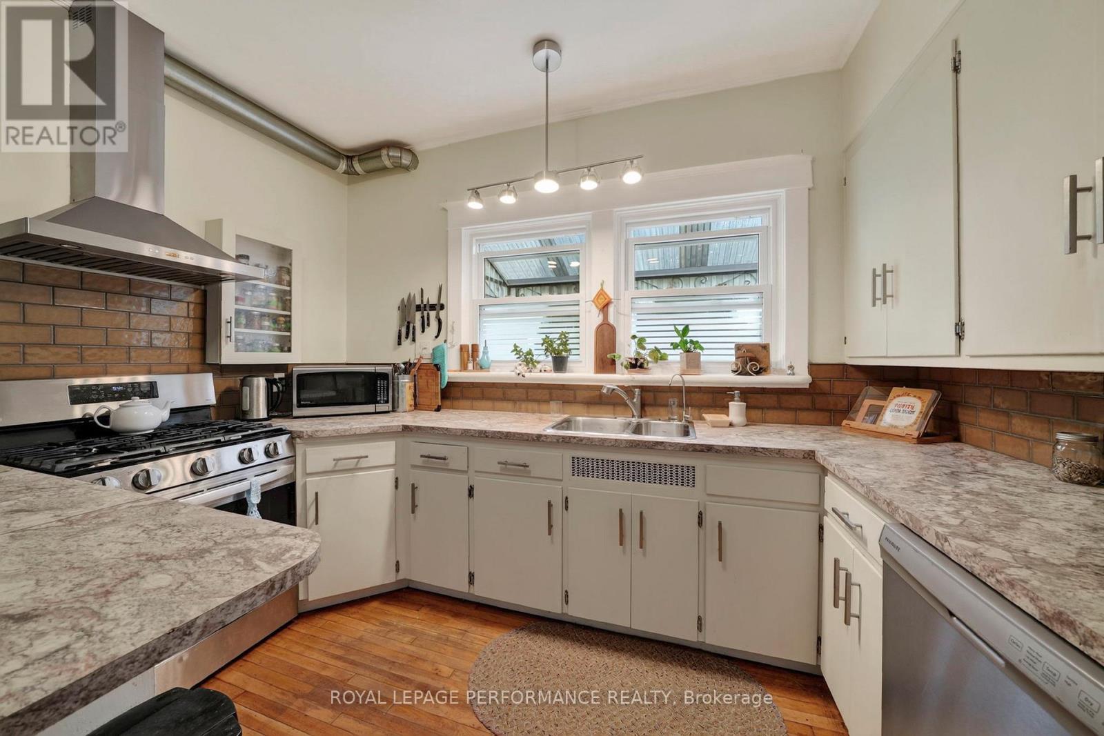 114 GLOUCESTER STREET N - Image 14
