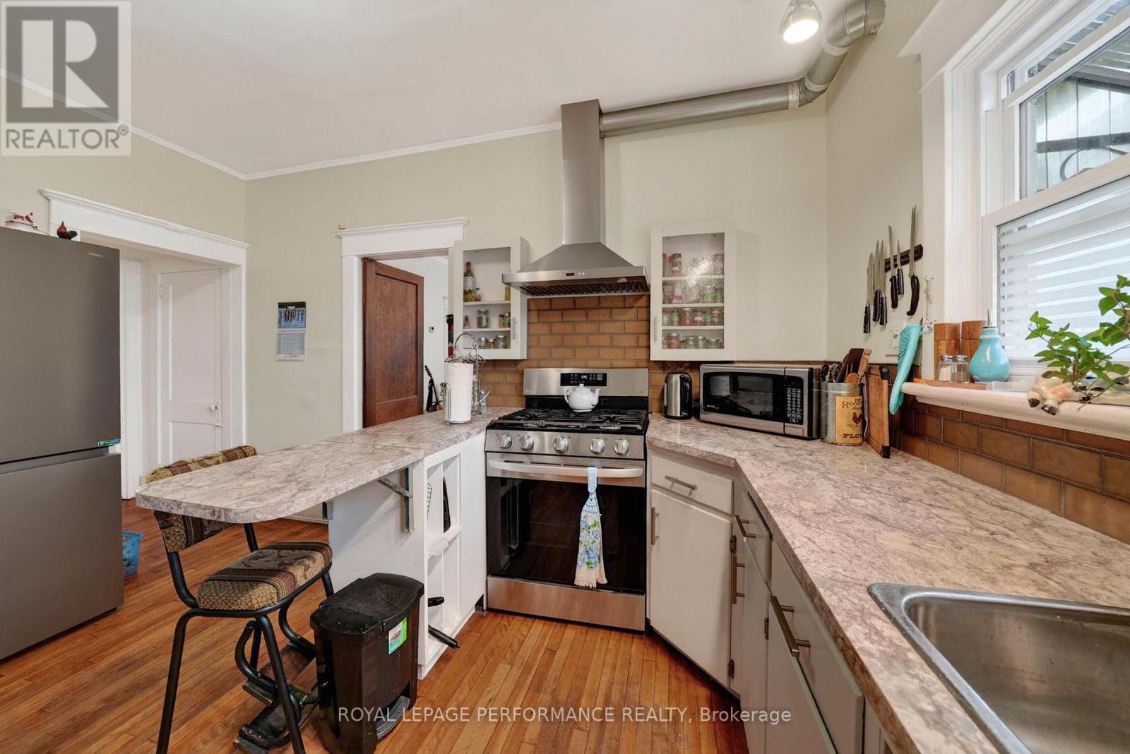 114 GLOUCESTER STREET N - Image 15