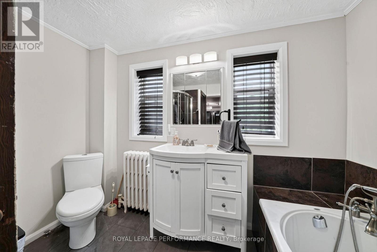 114 GLOUCESTER STREET N - Image 22