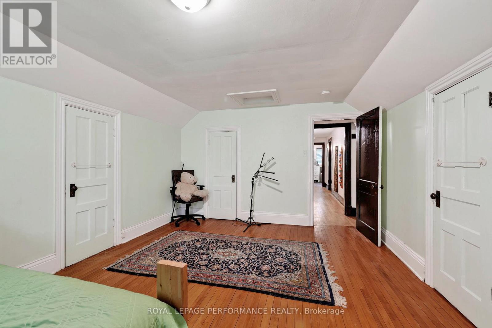 114 GLOUCESTER STREET N - Image 26
