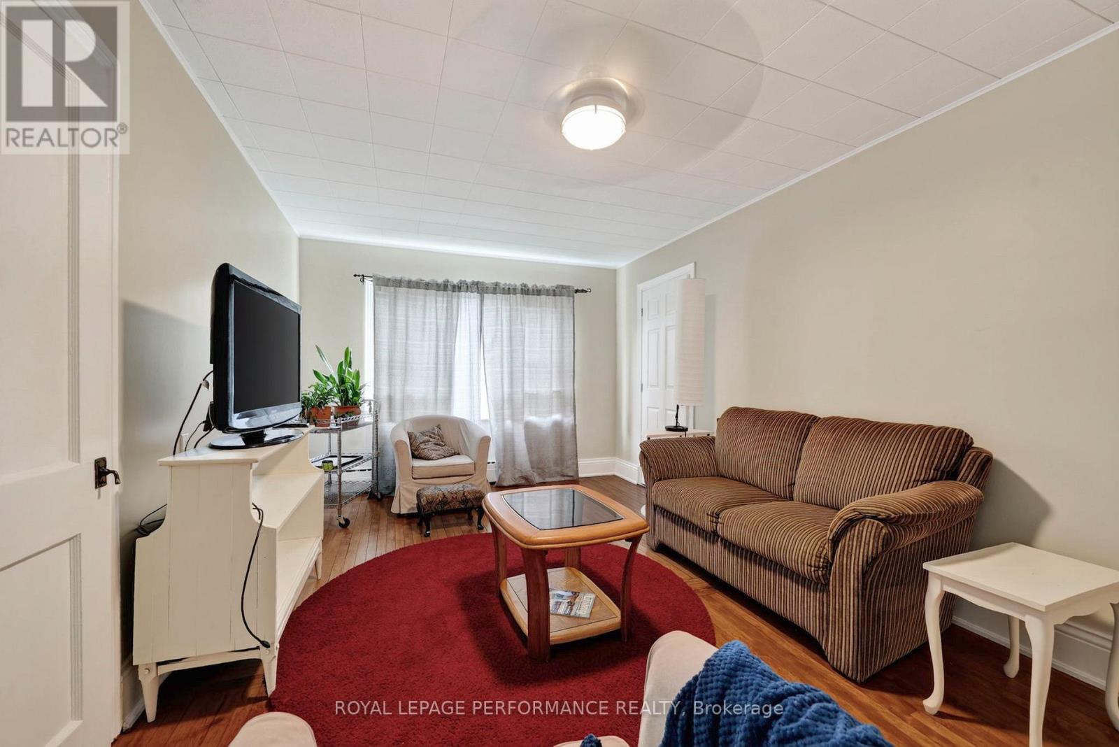 114 GLOUCESTER STREET N - Image 31