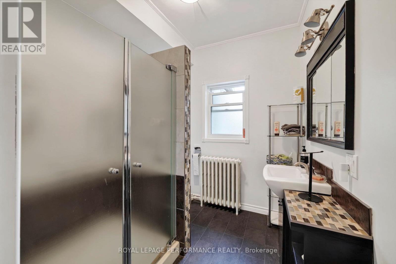 114 GLOUCESTER STREET N - Image 34