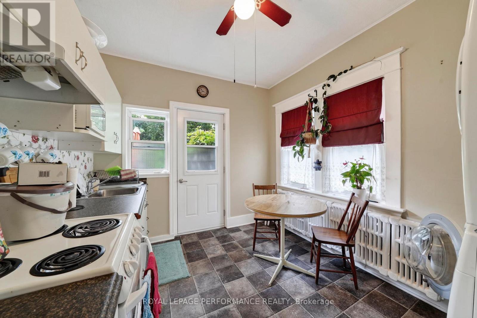 114 GLOUCESTER STREET N - Image 35