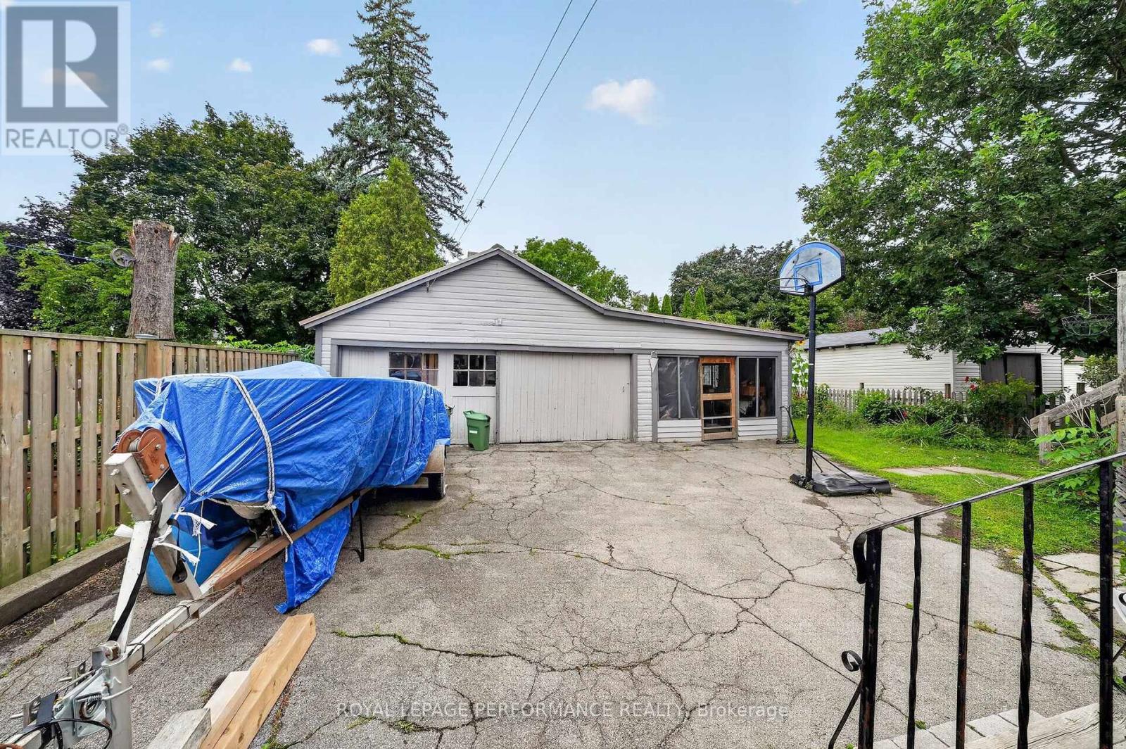 114 GLOUCESTER STREET N - Image 40