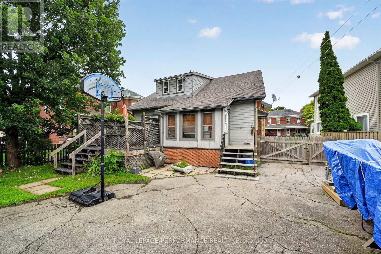 114 GLOUCESTER STREET N - Image 41