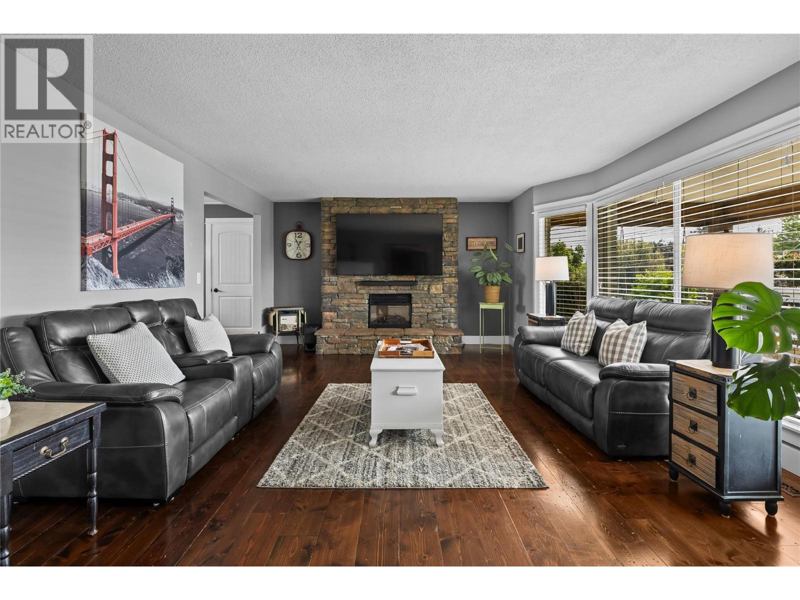 910 Westbrook Drive, West Kelowna