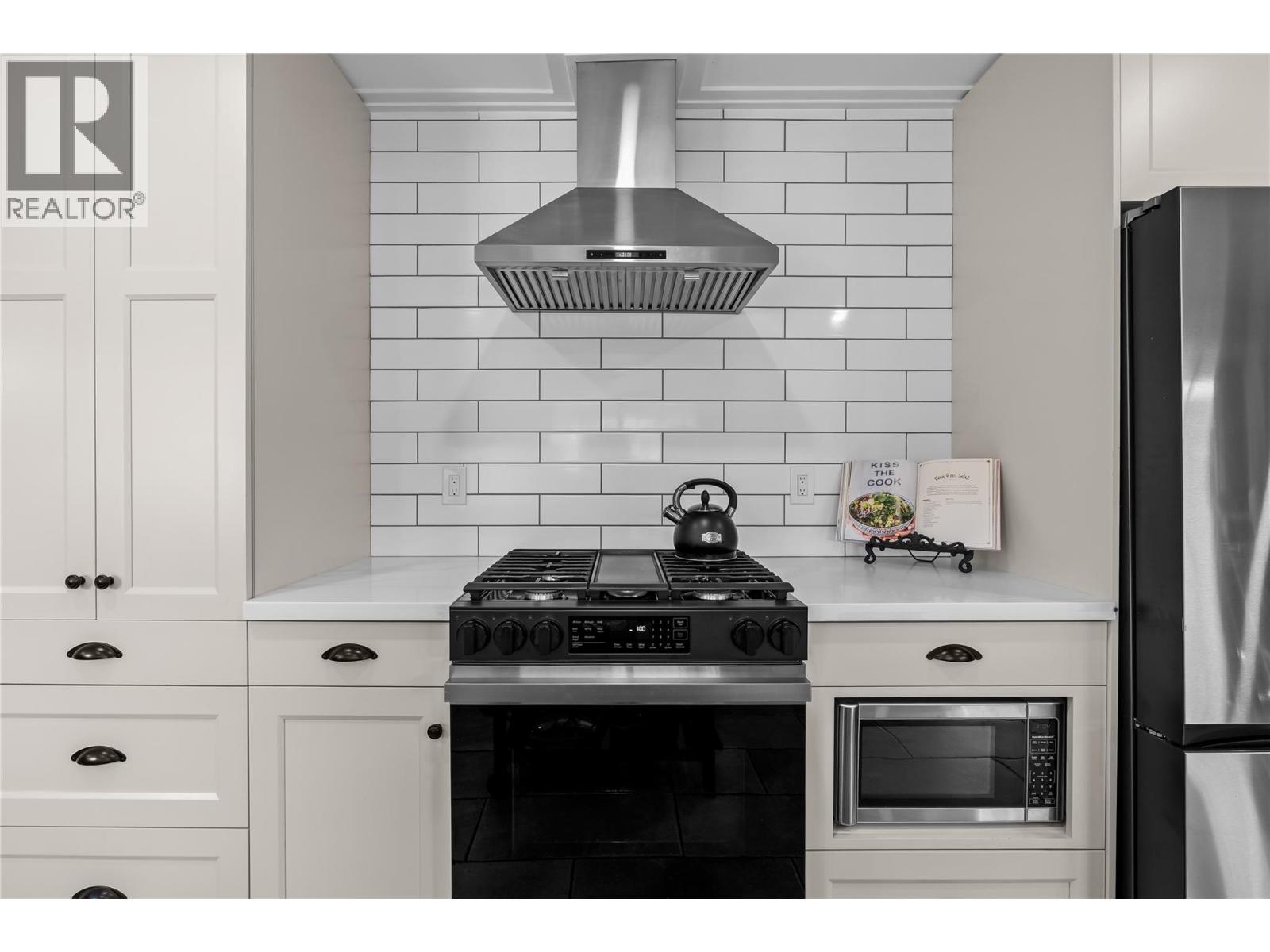  910 Westbrook Drive, West Kelowna