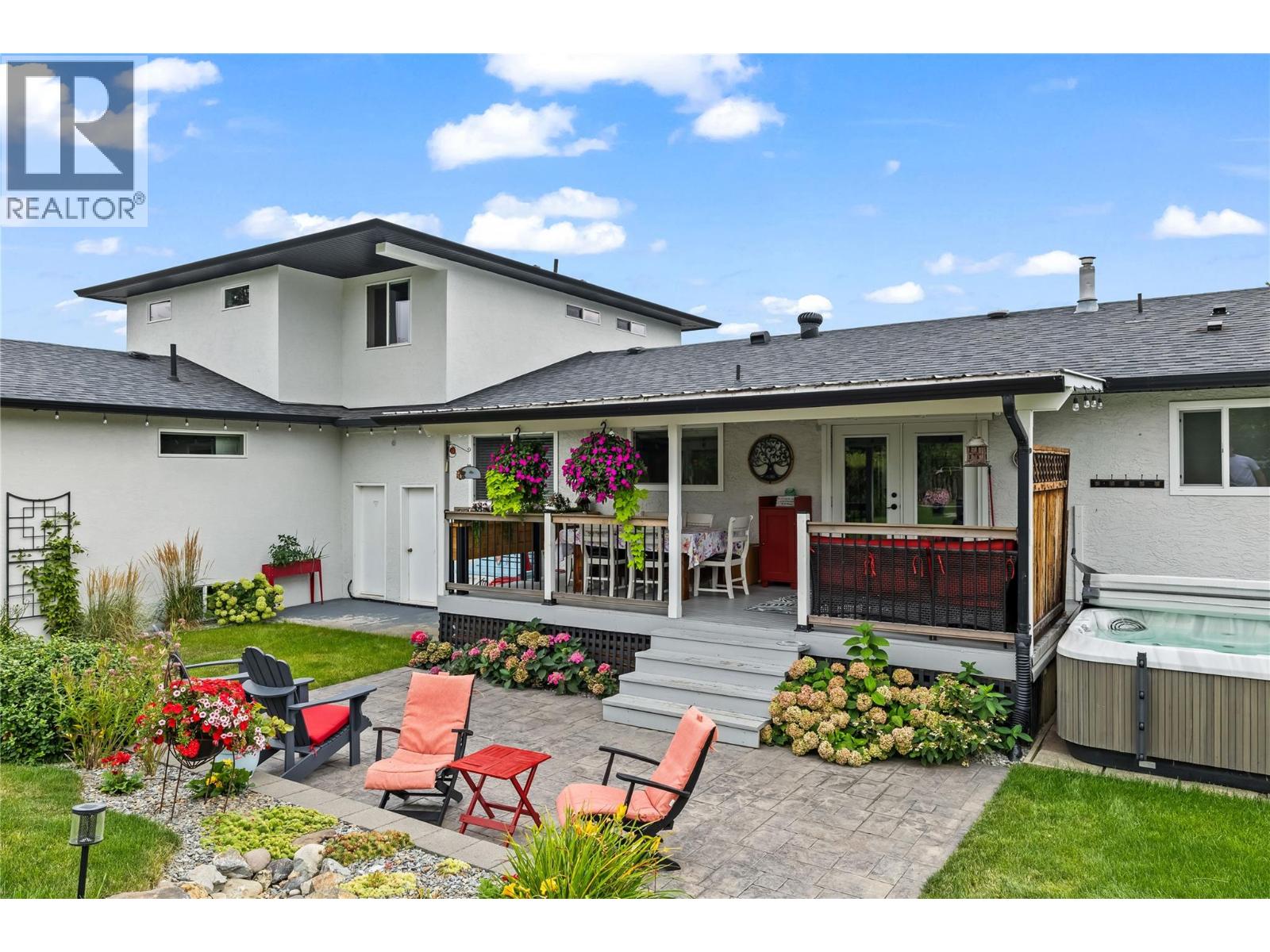  910 Westbrook Drive, West Kelowna