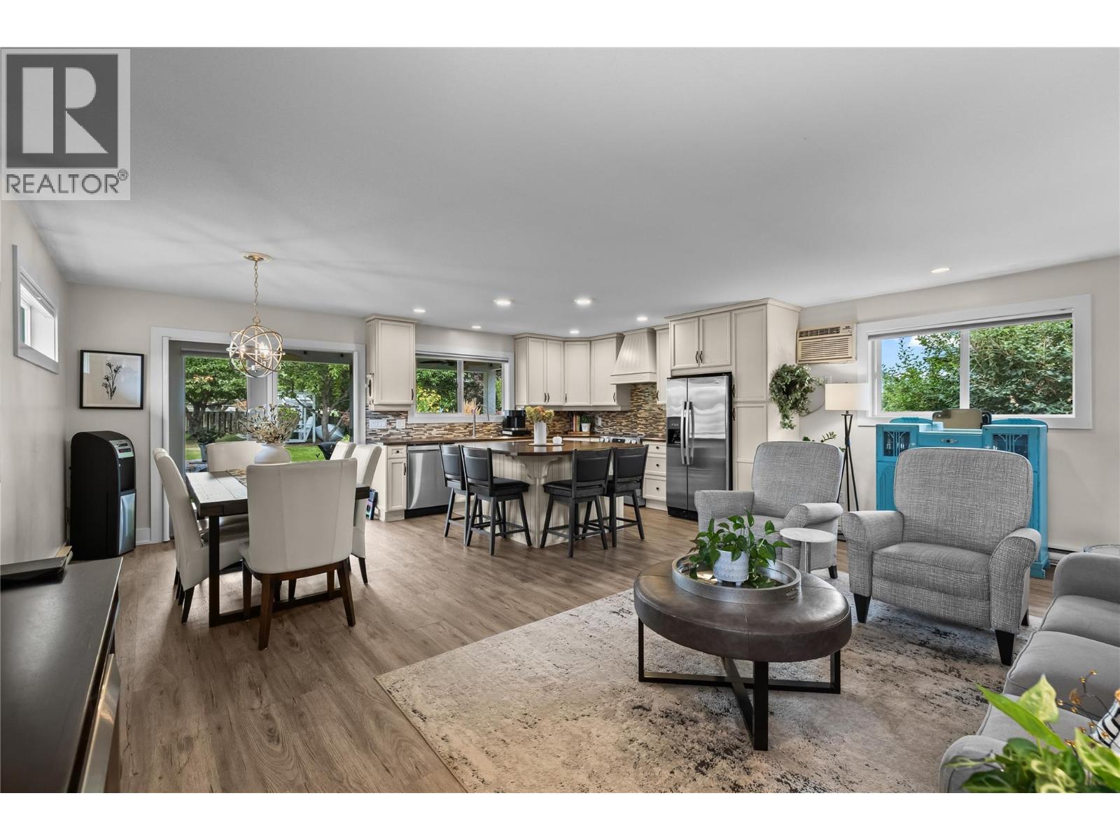  910 Westbrook Drive, West Kelowna